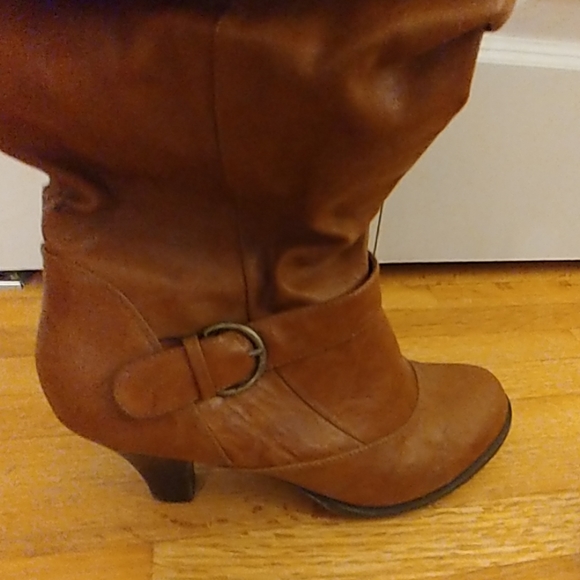 Boots - Picture 3 of 4
